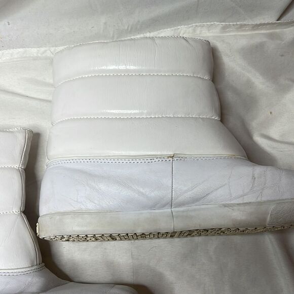Lacoste Puffy White Snow Booties. Size 10. - Picture 7 of 11